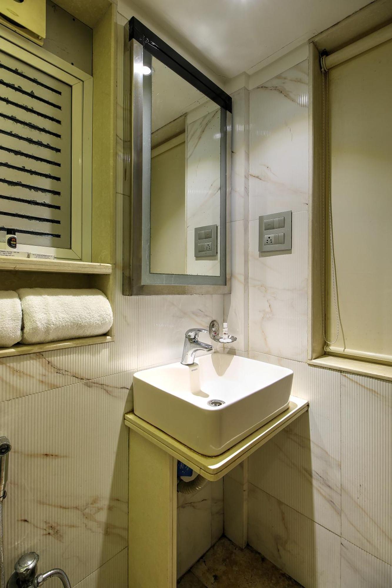 Hotel Mumbai House Juhu, Santacruz West, Mumbai Bilik gambar